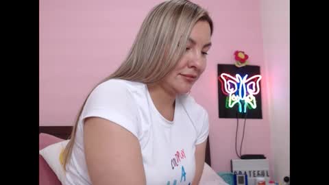 Snapshot of danika_bellaa chatting on February 11, 4:11 am K A R O L online show from February 11, 4:11 am