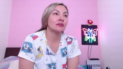 Snapshot of danika_bellaa chatting on February 19, 2:23 am K A R O L online show from February 19, 2:23 am