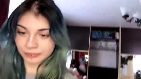 Snapshot of danikalazarini chatting on February 20, 10:27 am Melissa online show from February 20, 10:27 am