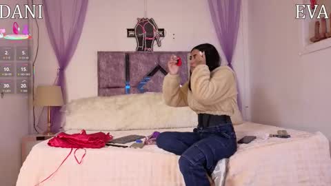 Danilu and Eva online show from February 13, 10:39 pm