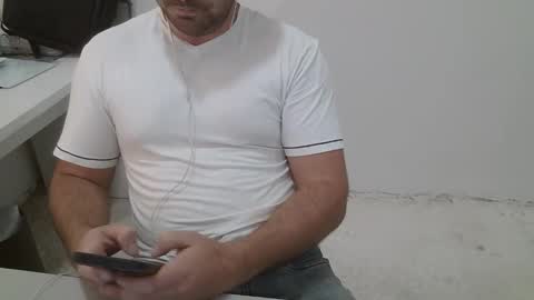 Snapshot of danioli614 chatting on November 11, 10:32 pm Dani Oli online show from November 11, 10:32 pm