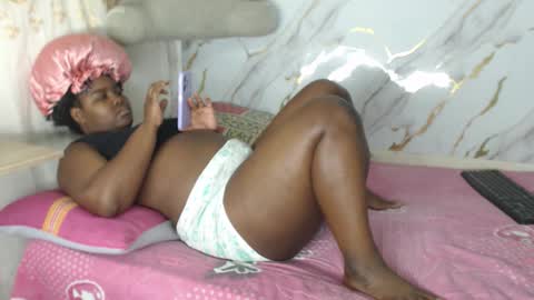 INSTAGRAM  Minni Moom online show from November 12, 5:13 pm