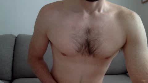 Snapshot of danishguysdicks chatting on October 28, 7:34 am Buzzy online show from October 28, 7:34 am