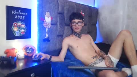 Snapshot of dann_brown chatting on January 1, 12:00 am Dann Brown online show from January 1, 12:00 am