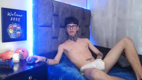 Snapshot of dann_brown chatting on January 11, 2:41 am Dann Brown online show from January 11, 2:41 am