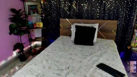 Snapshot of danna__castle chatting on December 29, 4:59 am Dannacastle online show from December 29, 4:59 am