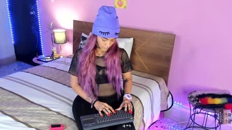 Snapshot of danna__castle chatting on January 16, 5:32 am Dannacastle online show from January 16, 5:32 am