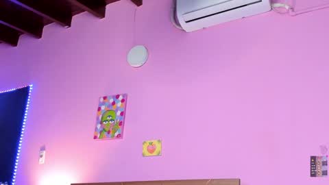 Snapshot of danna__castle chatting on January 19, 7:46 am Dannacastle online show from January 19, 7:46 am