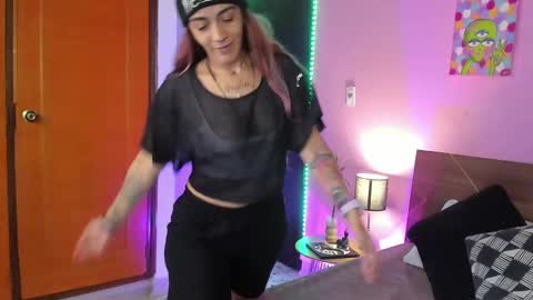 Snapshot of danna__castle chatting on February 9, 4:57 am Dannacastle online show from February 9, 4:57 am