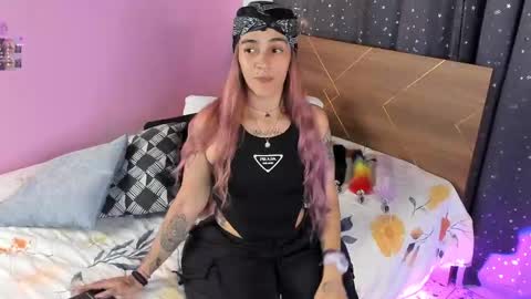 Snapshot of danna__castle chatting on February 13, 4:32 am Dannacastle online show from February 13, 4:32 am