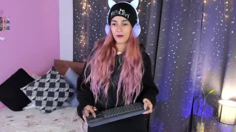 Snapshot of danna__castle chatting on February 23, 5:01 am Dannacastle online show from February 23, 5:01 am