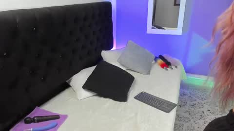 Snapshot of danna__castle chatting on March 3, 12:59 am Dannacastle online show from March 3, 12:59 am