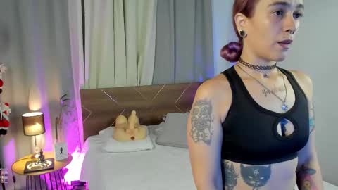 Snapshot of danna__castle chatting on November 23, 4:56 am Dannacastle online show from November 23, 4:56 am