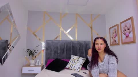 Snapshot of danna_reyess chatting on March 1, 11:50 am Danna online show from March 1, 11:50 am