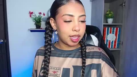 Snapshot of danna_schmidt23 chatting on April 24, 11:56 am Danna online show from April 24, 11:56 am