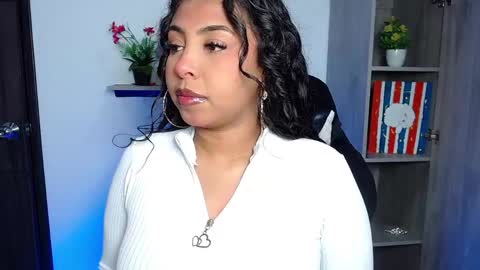 Snapshot of danna_schmidt23 chatting on April 27, 9:40 am Danna online show from April 27, 9:40 am