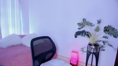 Snapshot of danna_stewart chatting on December 2, 5:59 pm Paulina online show from December 2, 5:59 pm