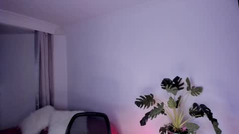 Snapshot of danna_stewart chatting on February 13, 1:50 am Paulina online show from February 13, 1:50 am