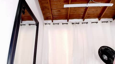 Snapshot of dannaberlin chatting on February 18, 7:19 pm Danna Berlin online show from February 18, 7:19 pm