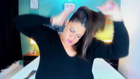 Hilary online show from November 17, 12:49 am