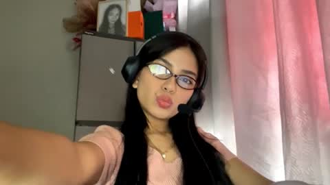 Snapshot of dannachalow chatting on February 19, 5:58 am Kerry online show from February 19, 5:58 am