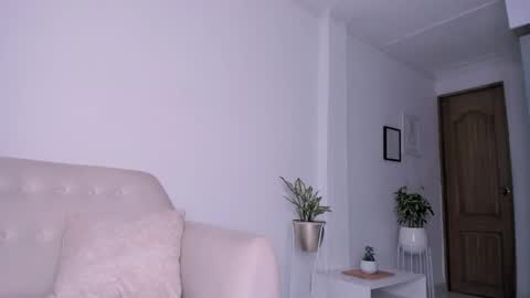 Snapshot of dannahyde chatting on February 8, 9:25 pm Insta DannaBlueX online show from February 8, 9:25 pm