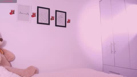 Snapshot of dannahyde chatting on November 27, 6:32 pm Insta DannaBlueX online show from November 27, 6:32 pm