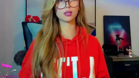 danniecarton online show from February 25, 4:46 am