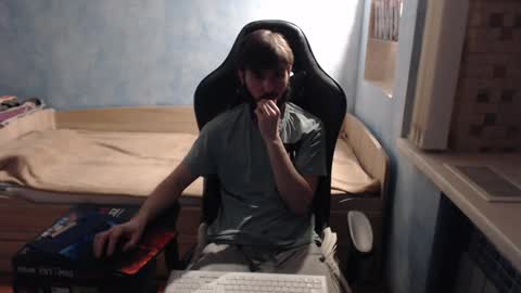 Snapshot of danny634 chatting on December 9, 3:29 am Danny online show from December 9, 3:29 am