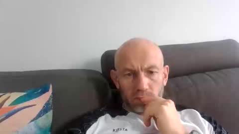 Snapshot of danny81boy chatting on September 19, 8:05 am danny81boy online show from September 19, 8:05 am