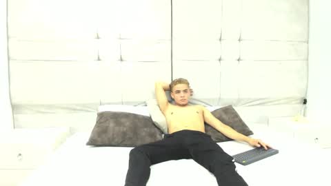 Snapshot of danny_butt_ chatting on December 3, 11:55 am Daniel online show from December 3, 11:55 am