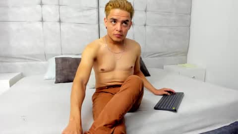 Snapshot of danny_butt_ chatting on December 11, 11:41 am Daniel online show from December 11, 11:41 am