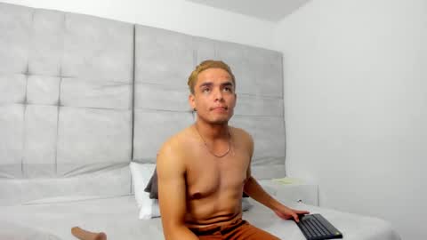 Snapshot of danny_butt_ chatting on December 11, 5:48 pm Daniel online show from December 11, 5:48 pm