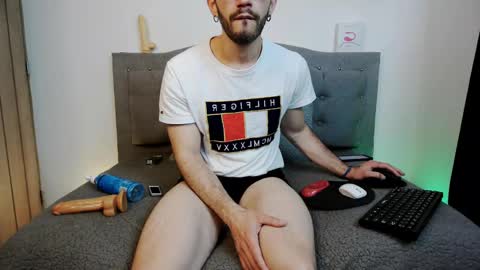 Snapshot of danny_hot_fun chatting on March 10, 3:56 am Danny and Alex online show from March 10, 3:56 am