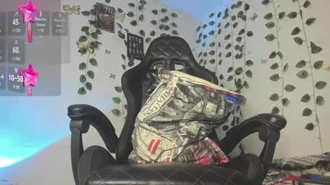 Snapshot of danny_phantom_09 chatting on January 24, 2:18 am danny_phantom_09 online show from January 24, 2:18 am