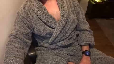 Snapshot of dannybuoy2 chatting on December 21, 7:15 am dannybuoy2 online show from December 21, 7:15 am