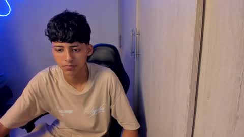 dante_martinez1 online show from April 8, 10:43 pm