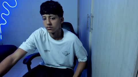 dante_martinez1 online show from April 11, 8:46 pm