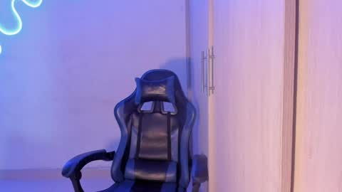 dante_martinez1 online show from April 16, 9:26 pm