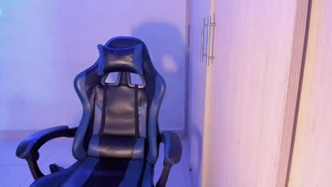 dante_martinez1 online show from April 16, 9:39 pm