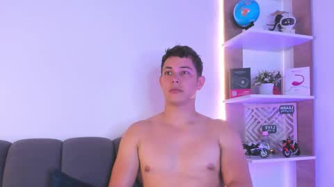 Snapshot of dante_seductor chatting on February 5, 9:41 pm Dante online show from February 5, 9:41 pm