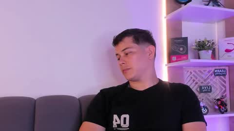 Snapshot of dante_seductor chatting on February 8, 8:23 pm Dante online show from February 8, 8:23 pm