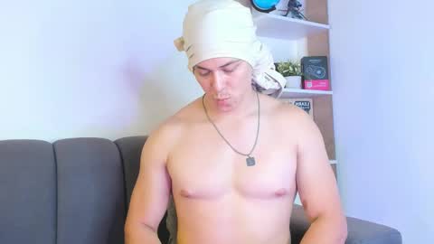 Snapshot of dante_seductor chatting on February 12, 9:32 pm Dante online show from February 12, 9:32 pm