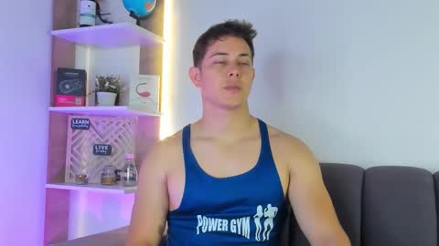 Snapshot of dante_seductor chatting on February 17, 8:04 pm Dante online show from February 17, 8:04 pm