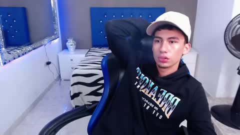 Snapshot of dante_tompson chatting on February 7, 12:28 pm Dante online show from February 7, 12:28 pm