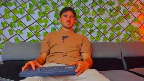 Snapshot of danteeblake chatting on February 13, 3:02 am Dante online show from February 13, 3:02 am