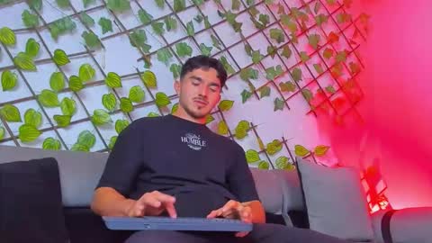 Snapshot of danteeblake chatting on February 14, 3:03 am Dante online show from February 14, 3:03 am