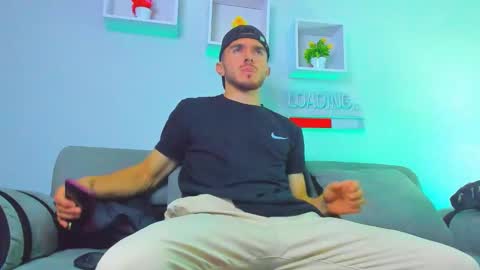 Snapshot of danteeblake chatting on March 1, 11:18 pm Dante online show from March 1, 11:18 pm