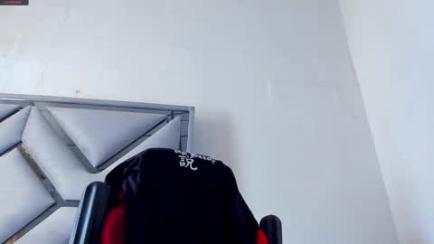 Snapshot of danterouxx chatting on December 5, 6:48 pm Dante online show from December 5, 6:48 pm