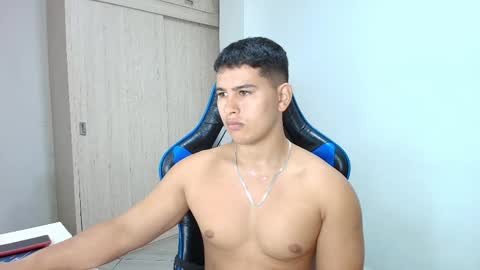 Snapshot of dantraxx chatting on January 5, 3:55 pm Dantraxx online show from January 5, 3:55 pm